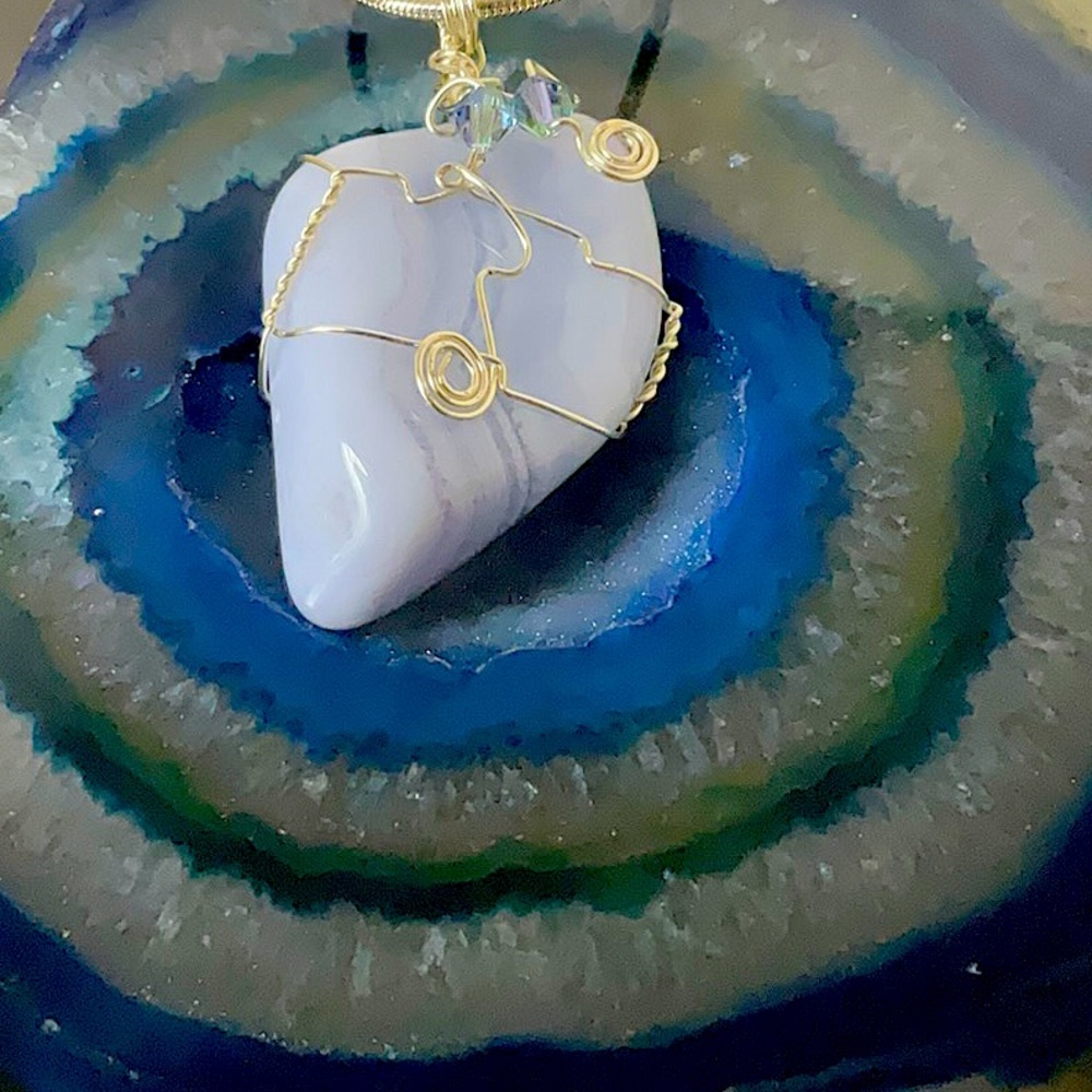 18” Italian Sterling Silver Necklace With Lacy Lavender Agate Pendant - Picture 3 of 7